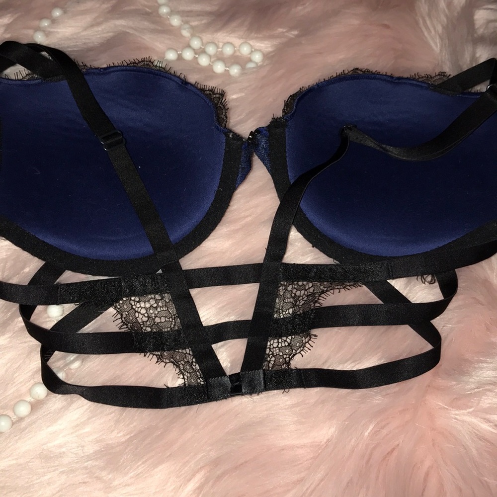 Limited edition black/blue bra by Victoria Secret - Picture 2 of 3
